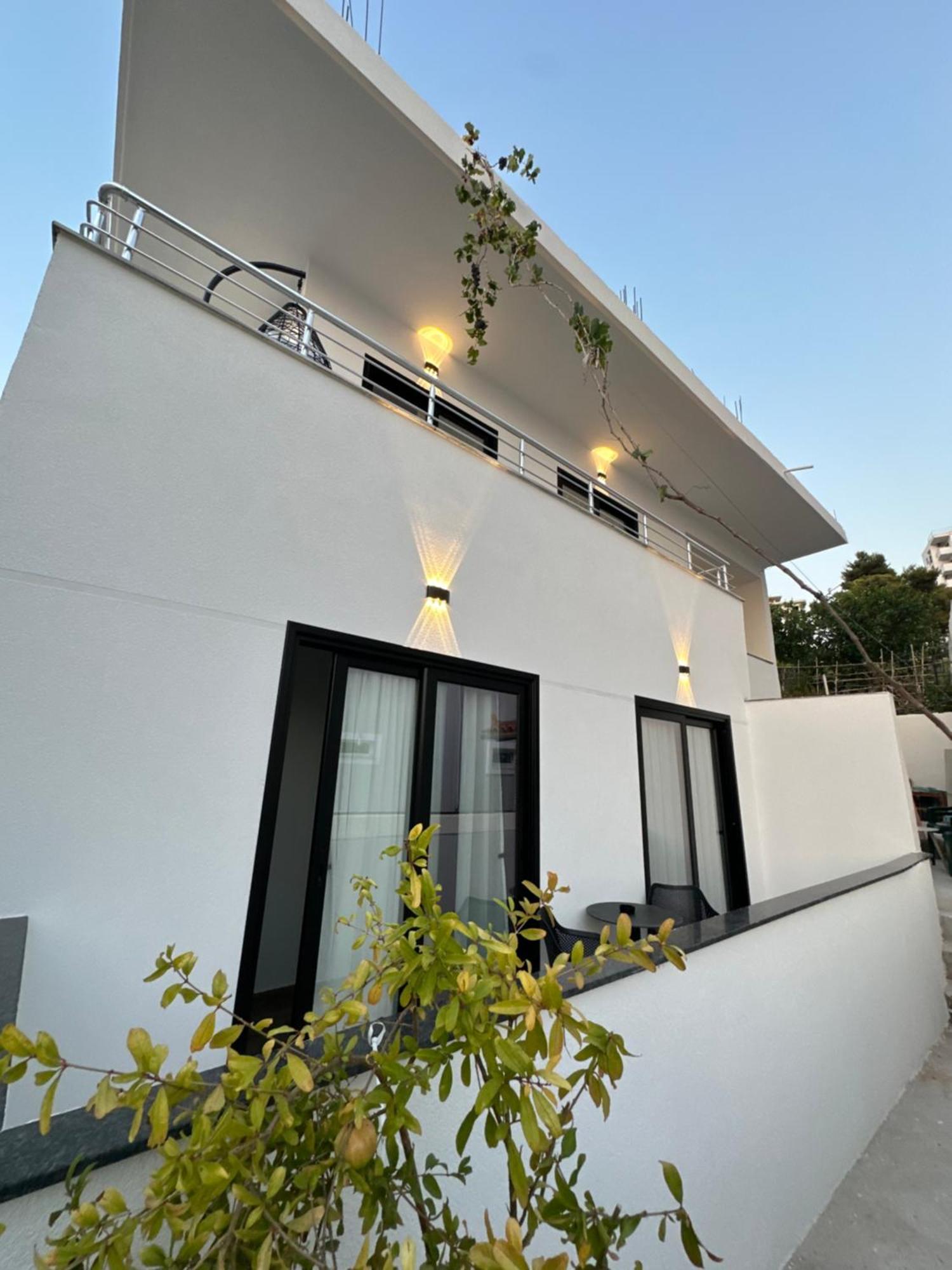 Io'S Apartments Sarandë Exterior foto