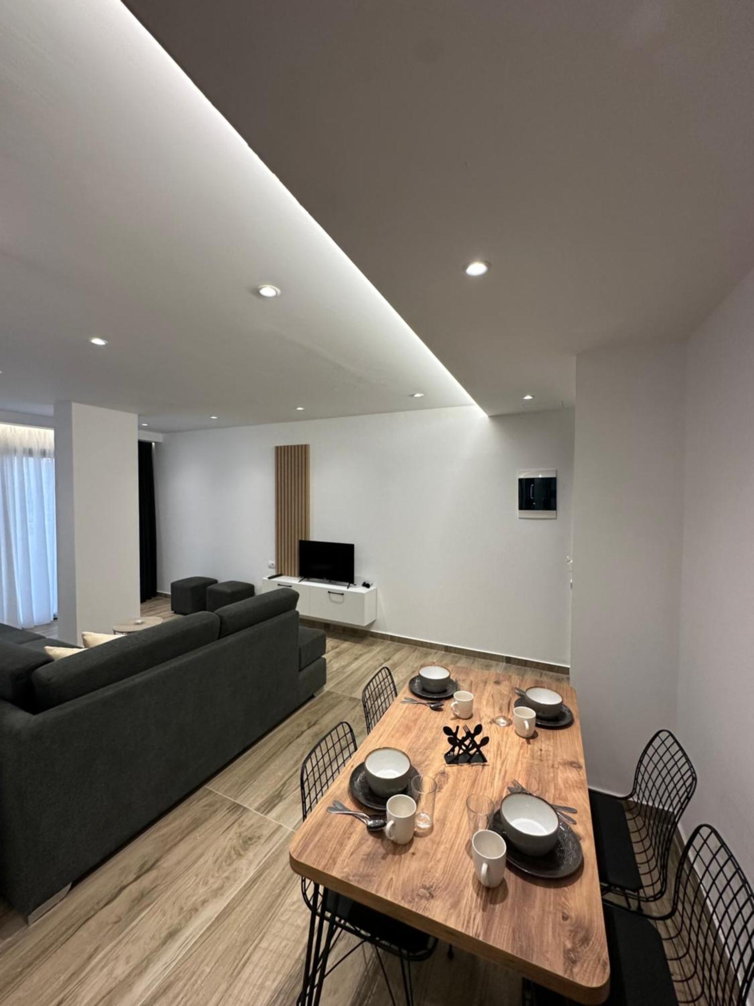 Io'S Apartments Sarandë Exterior foto