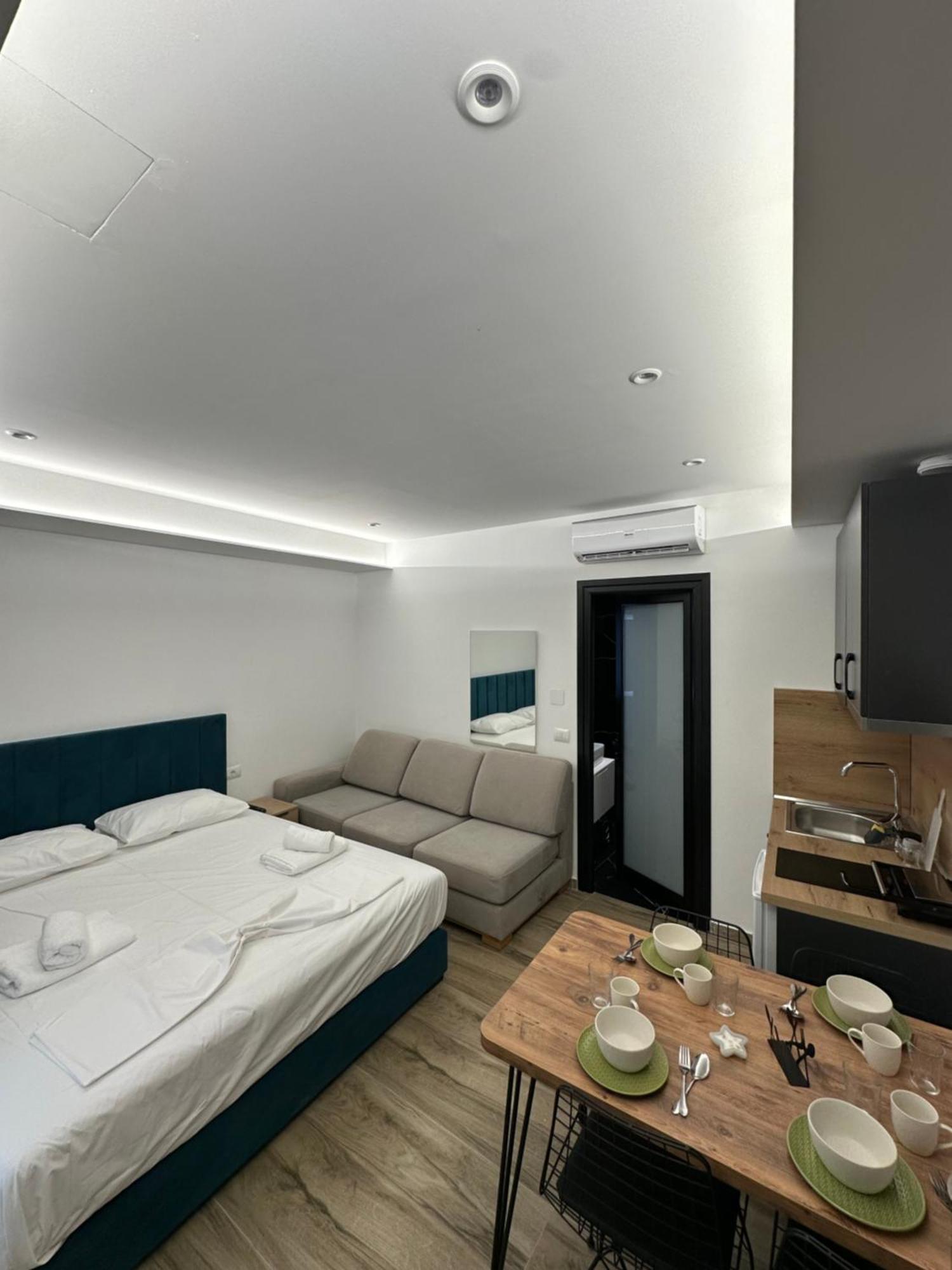 Io'S Apartments Sarandë Exterior foto