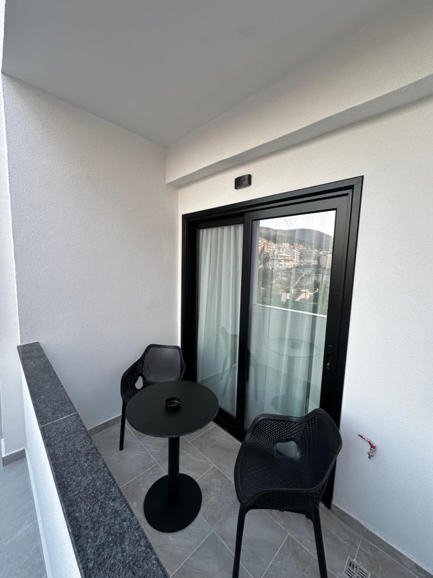 Io'S Apartments Sarandë Exterior foto